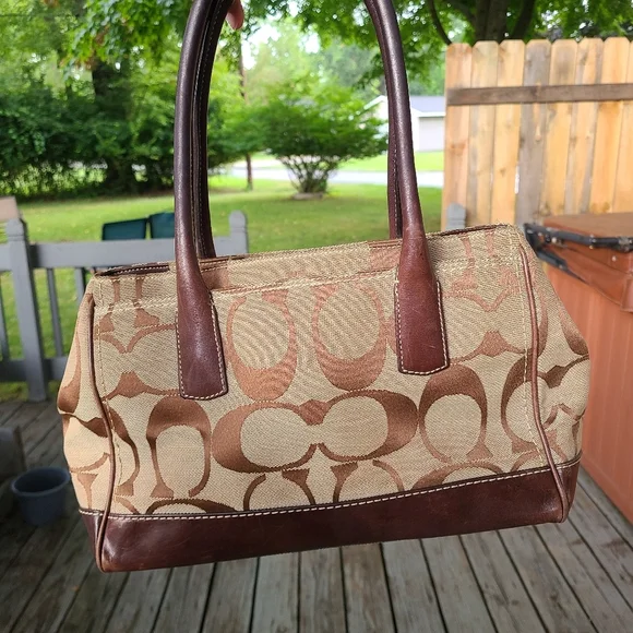 Coach Hamptons Madeline Signature Satchel Bag 12463 - Picture 4 of 16